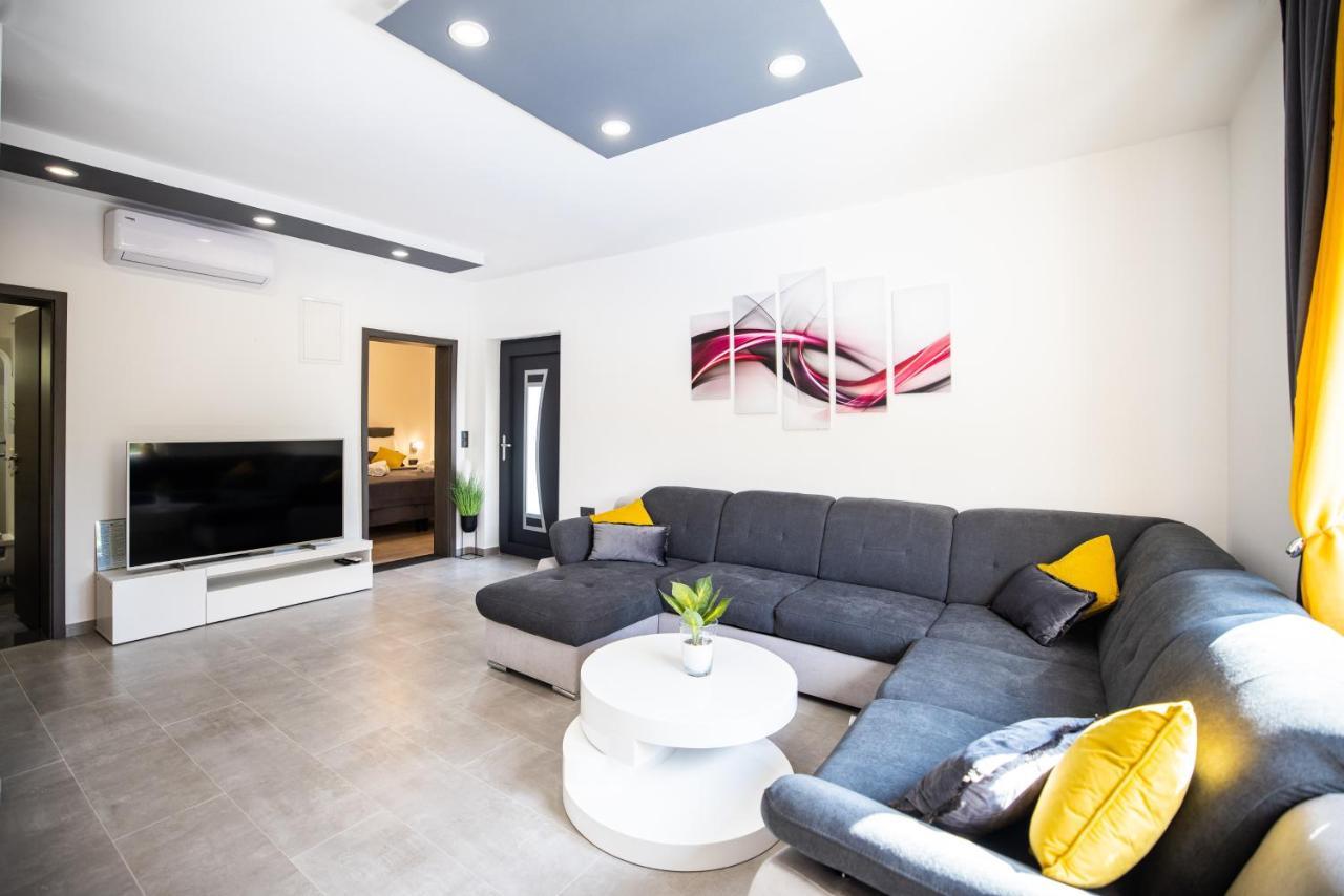 Villa Nila Zara Esterno foto
